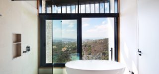 Topos En Suite Bathroom 1